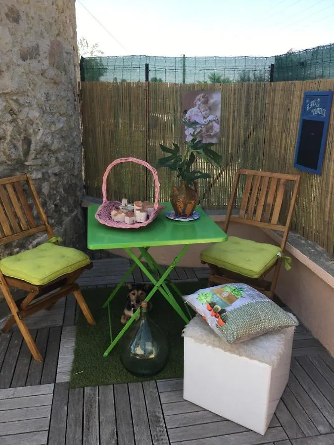 L'Insolite Et Medievale Tour Yselda Saint-Pourcain-sur-Sioule